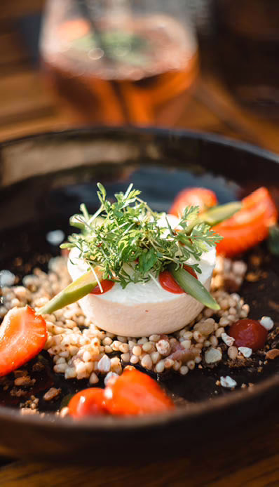 Schafkäse mit Erdbeeren